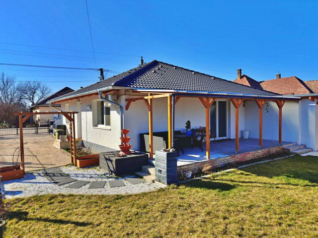 Eladó ikerház, Kakucson 99 M Ft, 4 szobás / költözzbe.hu