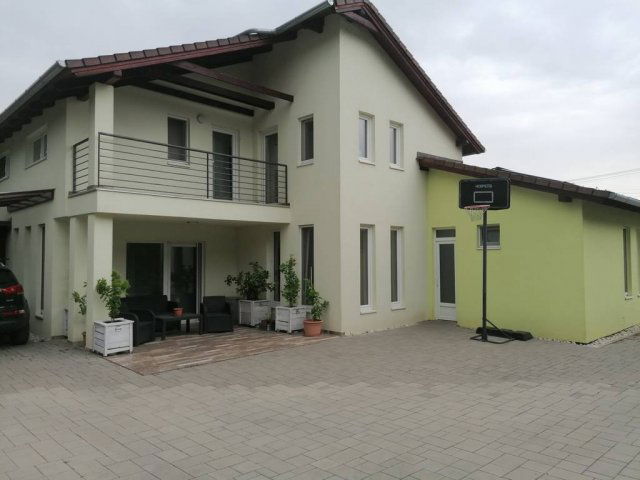 Eladó családi ház, Hévízen 182.4 M Ft, 5 szobás