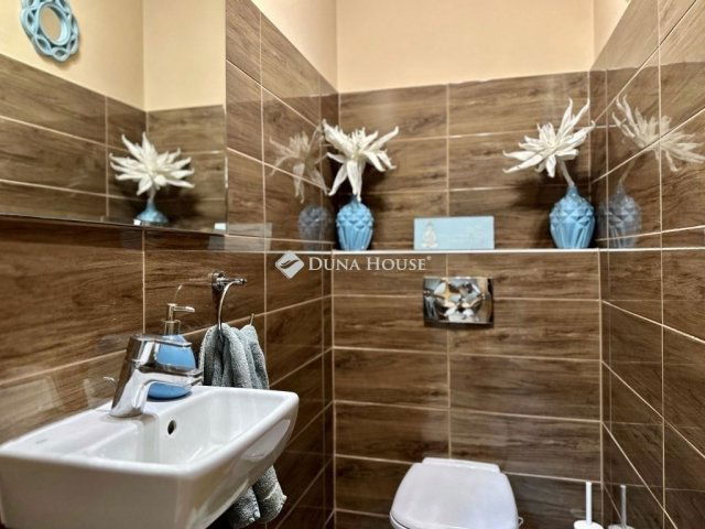 Eladó téglalakás, Pécsett 125 M Ft, 3 szobás