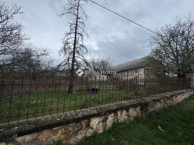 Eladó családi ház, Pécsváradon 15.5 M Ft, 1 szobás