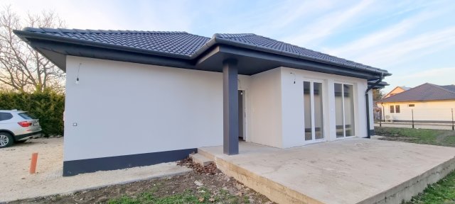 Eladó családi ház, Bicskén 98 M Ft, 5 szobás