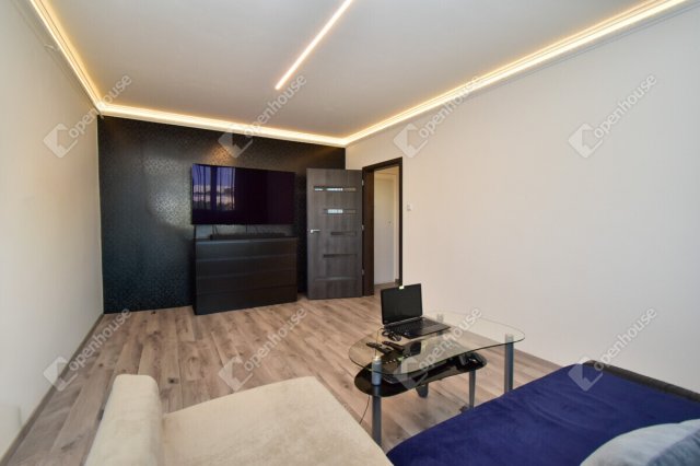 Eladó panellakás, Szegeden 51.9 M Ft, 2 szobás
