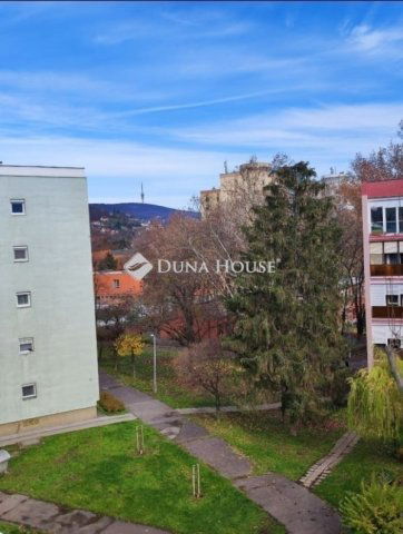 Eladó téglalakás, Pécsett 47.5 M Ft, 2 szobás