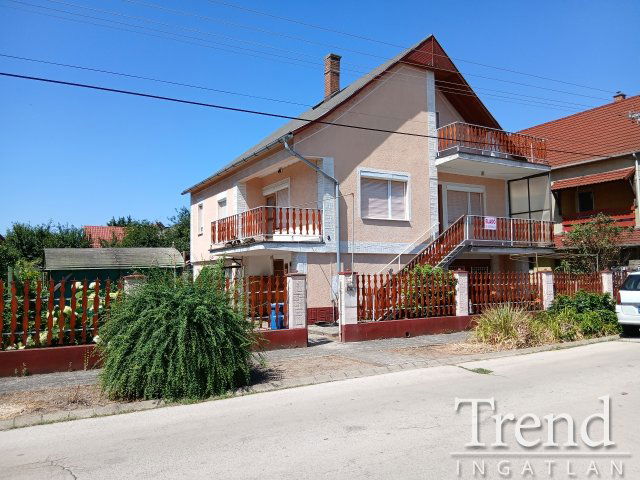 Eladó családi ház, Dunaújvárosban 79.9 M Ft, 4 szobás