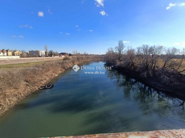 Eladó téglalakás, Kunszentmártonban 14 M Ft, 2 szobás