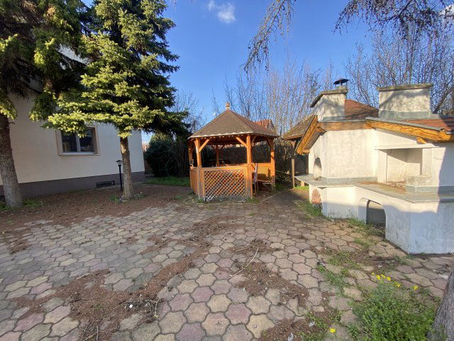 Eladó családi ház, Kecskeméten 89.9 M Ft, 5 szobás