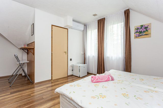 Eladó hotel, Abaligeten 149 M Ft, 8 szobás / költözzbe.hu