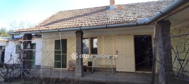 Eladó családi ház, Jászberényben 20 M Ft, 2 szobás