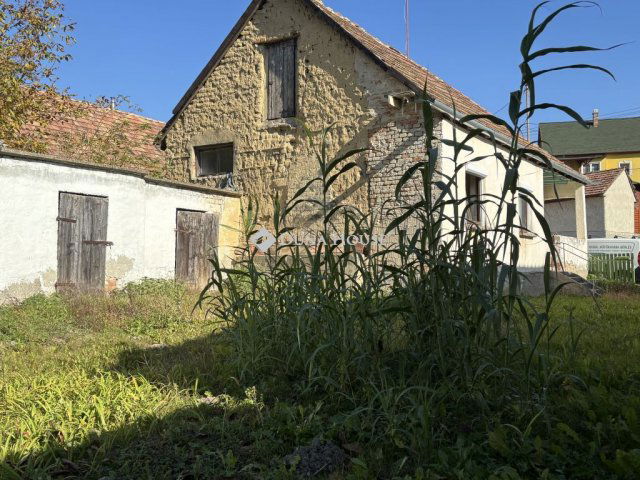 Eladó családi ház, Csolnokon 19.9 M Ft, 2 szobás