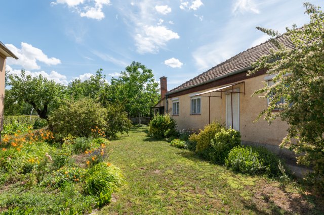 Eladó családi ház, Zámolyon 24.9 M Ft, 3 szobás