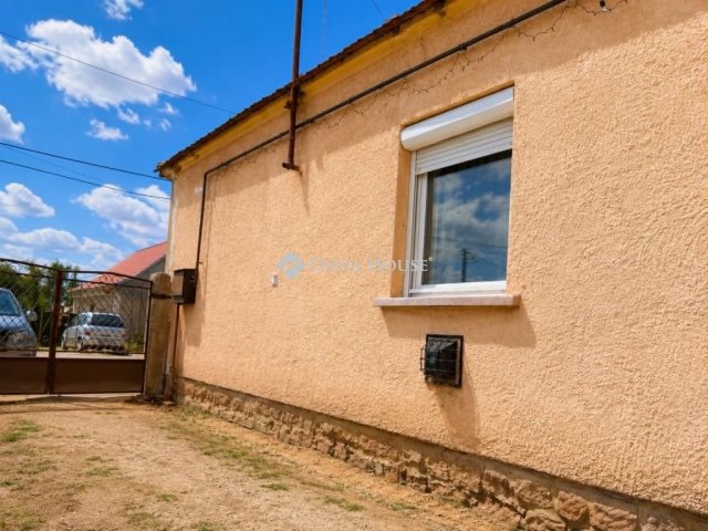 Eladó családi ház, Egyházasfaluban 27.5 M Ft, 2 szobás