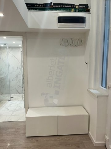 Kiadó téglalakás, albérlet, VI. kerületben, Aradi utcában