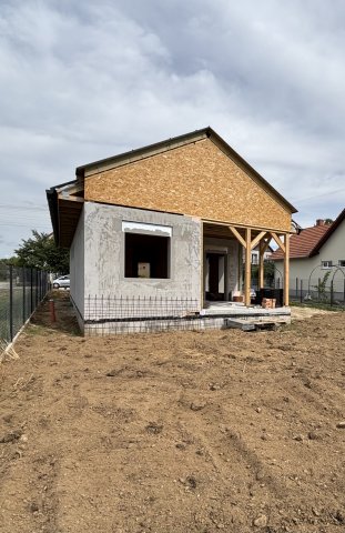 Eladó családi ház, Balatonkeresztúron 89.99 M Ft, 4 szobás