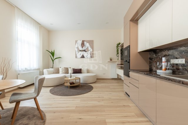 Eladó téglalakás, Budapesten, VII. kerületben 178 M Ft, 3 szobás