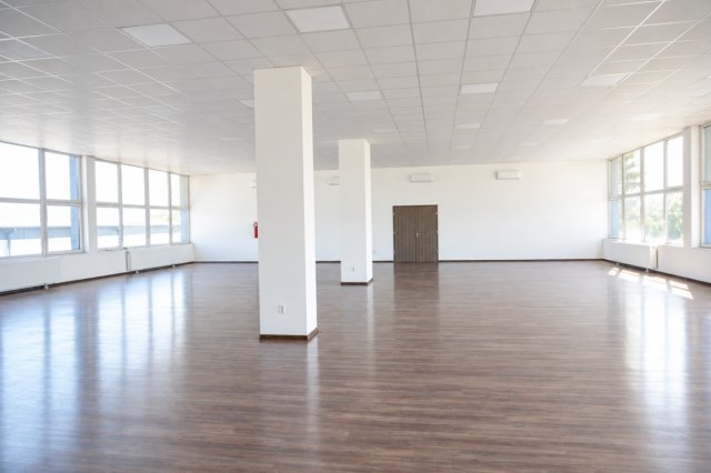 Kiadó iroda, Szegeden 1335 E Ft / hó, 3 szobás