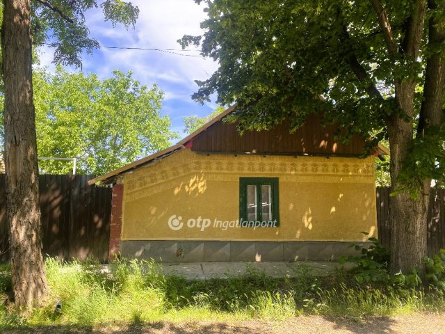 Eladó családi ház, Mezőtúron 6.5 M Ft, 2 szobás