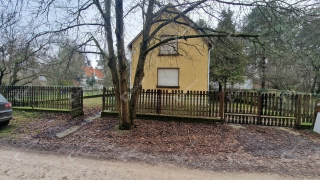 Eladó nyaraló, Komáromban 40 M Ft, 3 szobás
