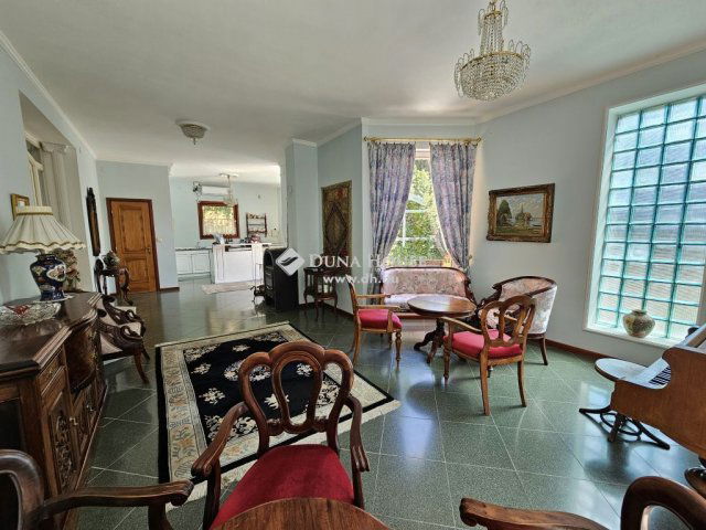 Eladó családi ház, Szentendrén 290 M Ft, 1 szobás