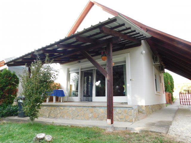 Eladó nyaraló, Vonyarcvashegyen 79.9 M Ft, 3+1 szobás