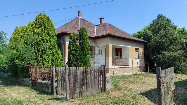 Eladó családi ház, Poroszlón 49 M Ft, 4 szobás
