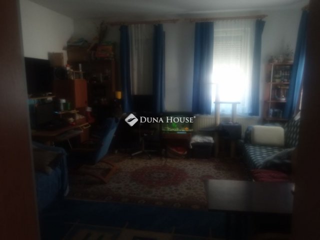 Eladó téglalakás, Pápán 55.9 M Ft, 3 szobás