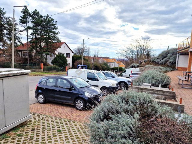 Kiadó üzlethelyiség, Pécsett 250 E Ft / hó