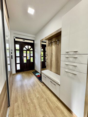 Eladó családi ház, Pécelen 179.9 M Ft, 6 szobás