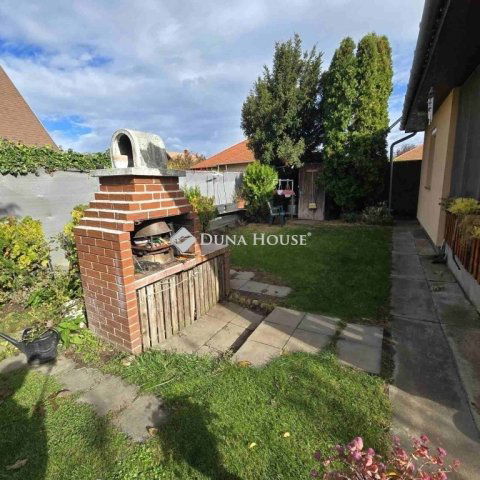 Eladó ikerház, Szigethalmon 89.9 M Ft, 3 szobás