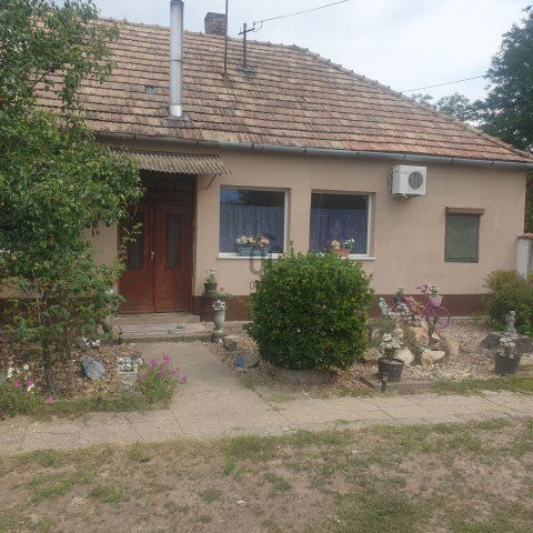 Eladó családi ház, Pilisen 54 M Ft, 4 szobás