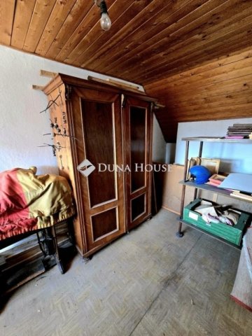 Eladó családi ház, Pécsett 88.9 M Ft, 3 szobás