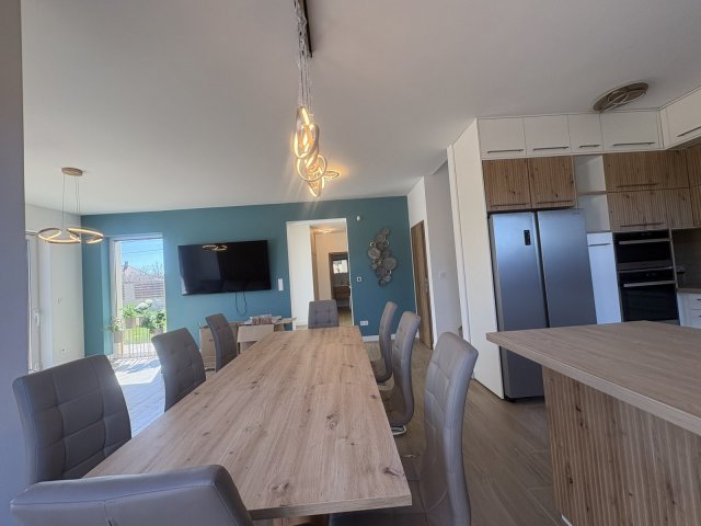 Eladó családi ház, Majosházán 130 M Ft, 5 szobás