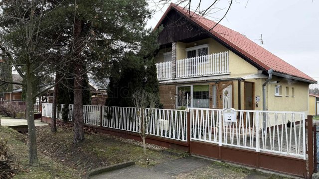 Eladó családi ház, Balatonkeresztúron 71 M Ft, 4 szobás