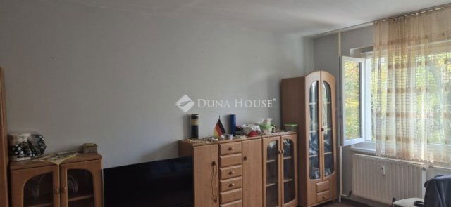 Eladó panellakás, Szegeden 39.8 M Ft, 1 szobás