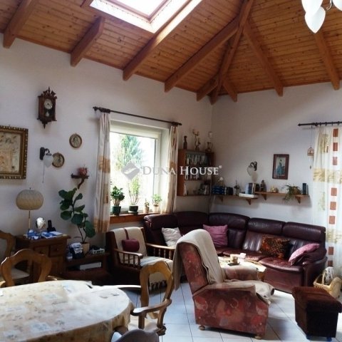 Eladó családi ház, Veresegyházon 135 M Ft, 6 szobás