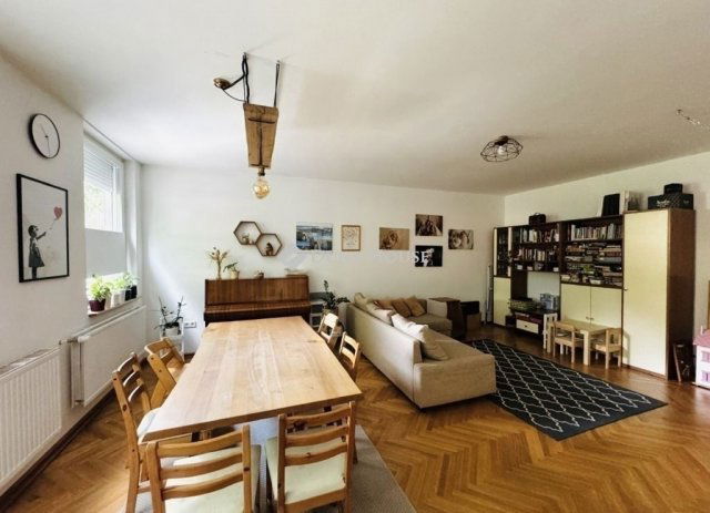 Eladó téglalakás, Pécsett 86 M Ft, 3 szobás