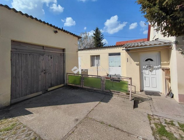 Eladó családi ház, Pakson 54.9 M Ft, 4 szobás