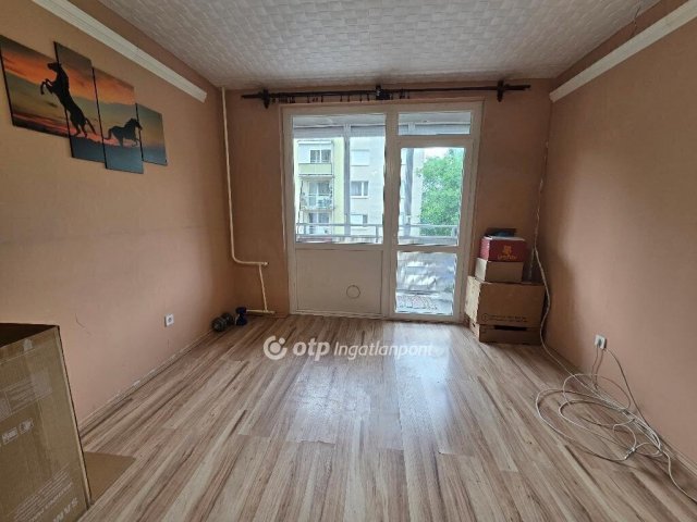 Eladó panellakás, Miskolcon 34.5 M Ft, 3 szobás