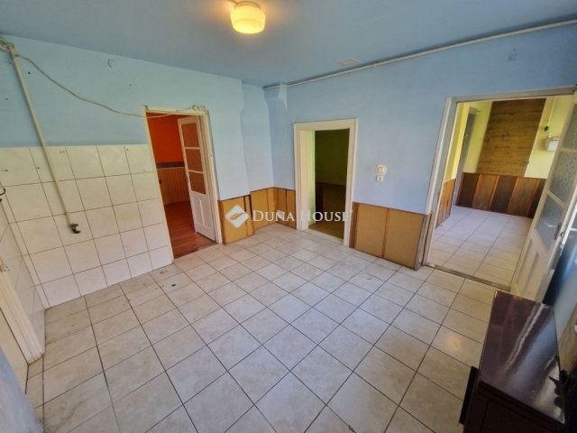 Eladó családi ház, Baján 16.5 M Ft, 2 szobás