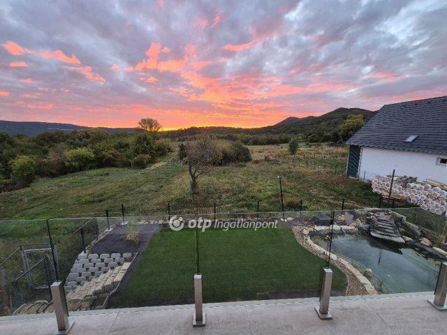 Eladó családi ház, Solymáron 223 M Ft, 4 szobás