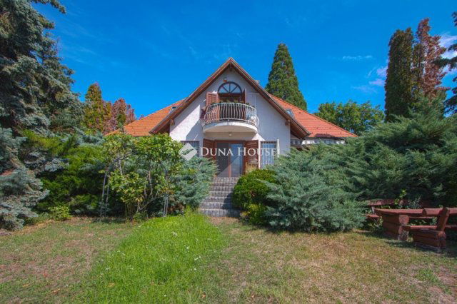 Eladó családi ház, Szentendrén 249 M Ft, 6 szobás