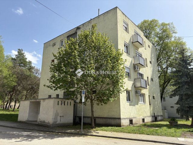 Kiadó téglalakás, albérlet, Esztergomban, Irinyi János utcában