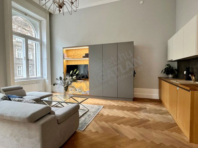 Kiadó téglalakás, albérlet, VI. kerületben, Podmaniczky utcában