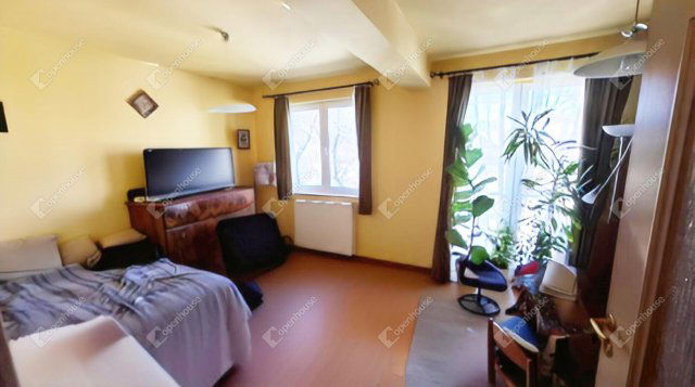 Eladó téglalakás, Debrecenben 59.5 M Ft, 1+2 szobás