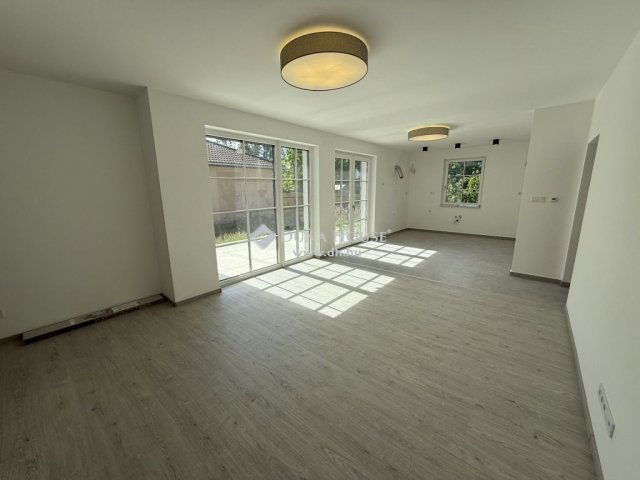 Eladó családi ház, Kecskeméten 99.9 M Ft, 5 szobás