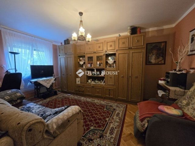 Eladó panellakás, Pécsett 61.9 M Ft, 4 szobás