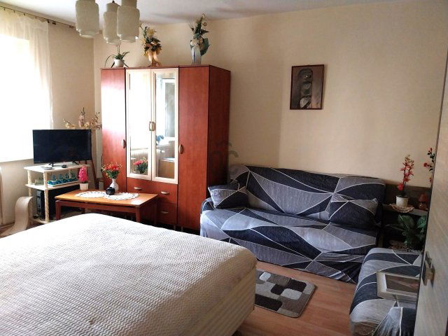 Eladó panellakás, Szekszárdon 36.3 M Ft, 2 szobás