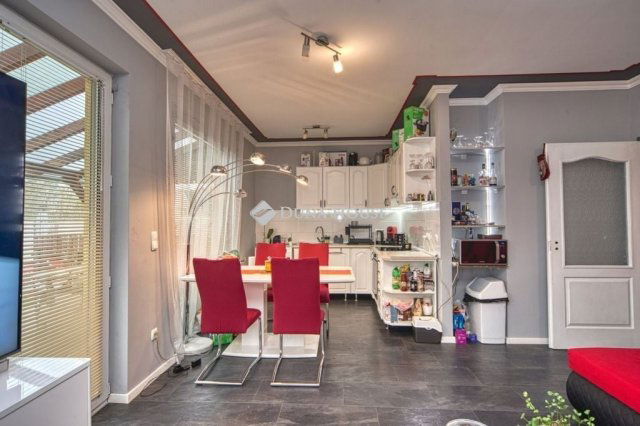 Eladó téglalakás, Üllőn 100 M Ft, 4 szobás