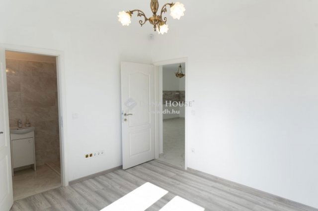 Eladó családi ház, Pomázon 270 M Ft, 5 szobás