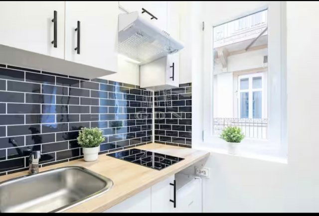 Eladó téglalakás, Budapesten, VIII. kerületben 165 M Ft