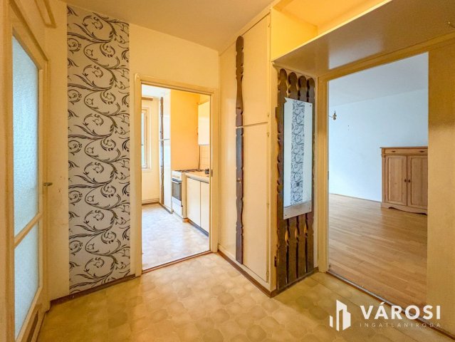 Eladó panellakás, Békéscsabán 26.5 M Ft, 2 szobás
